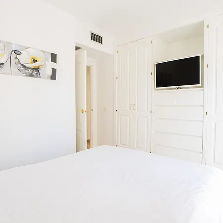 Penthouse Naranjos - Walk To Banus Apartment *