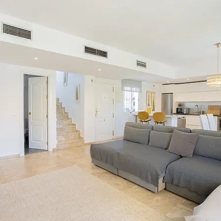 Penthouse Naranjos - Walk To Banus Apartment *