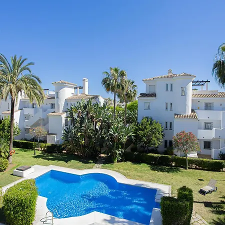Apartment Penthouse Naranjos - Walk To Banus *